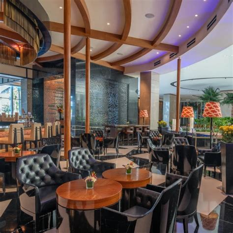 cafeteria solaire|Waterside at Solaire .